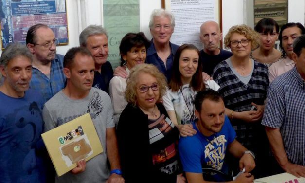 Emozioni in vista di Taormina: incontro tra Richard Gere e gli homeless