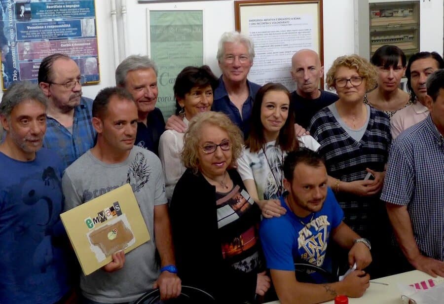 Emozioni in vista di Taormina: incontro tra Richard Gere e gli homeless